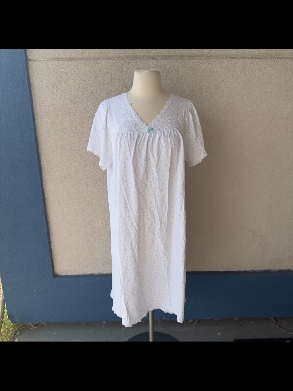 Adorable Vintage Floral Nighty